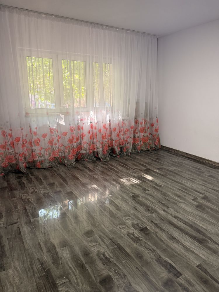Vanzare Apartament 4 Camere intre Mall Vitan si Metrou Mihai Bravu - Poză 1