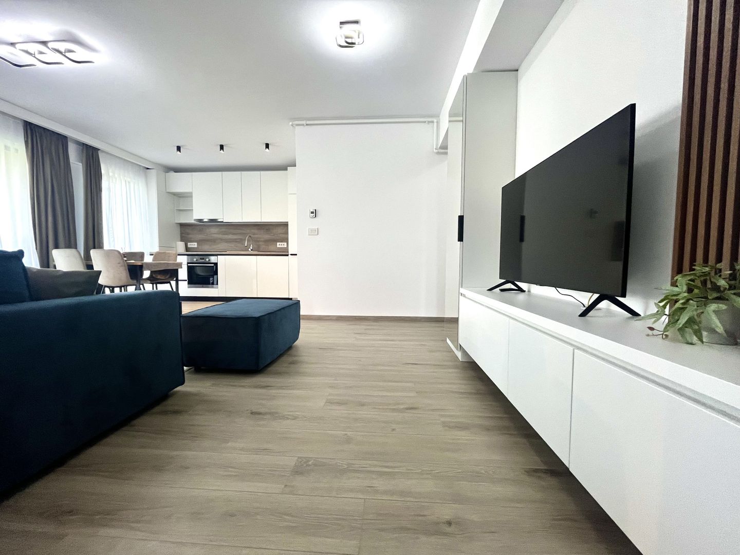Apartament 3 camere, elegant, la prima închiriere, în zona Lipovei - Poză 6