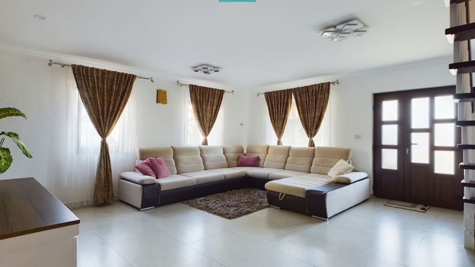 Vilă cu mansardă în Bujac - Poză 13