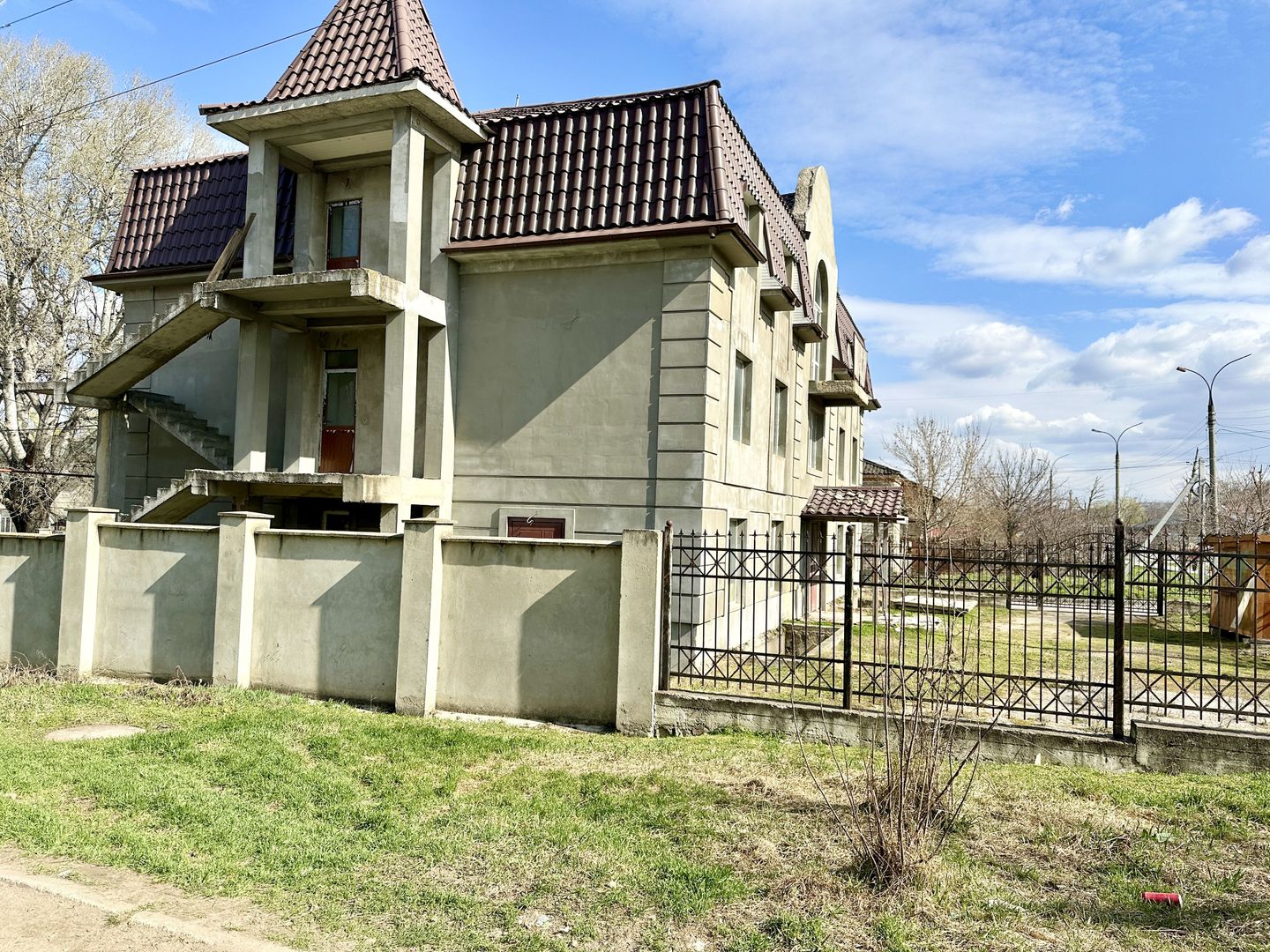 De vânzare – Bloc cu destinație comercială în Anenii Noi, pe Strada Centrală. - Poză 4
