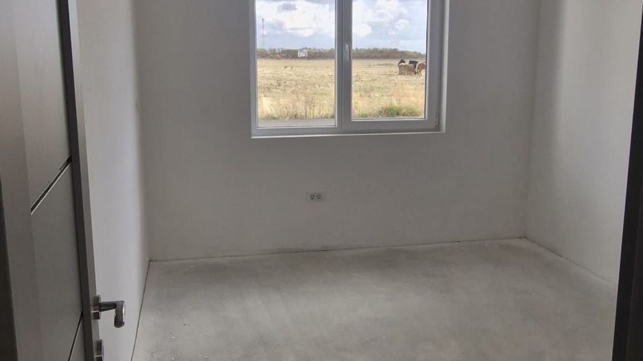 Casă / Vilă cu 4 camere de vânzare în Mosnita Noua - Poză 2
