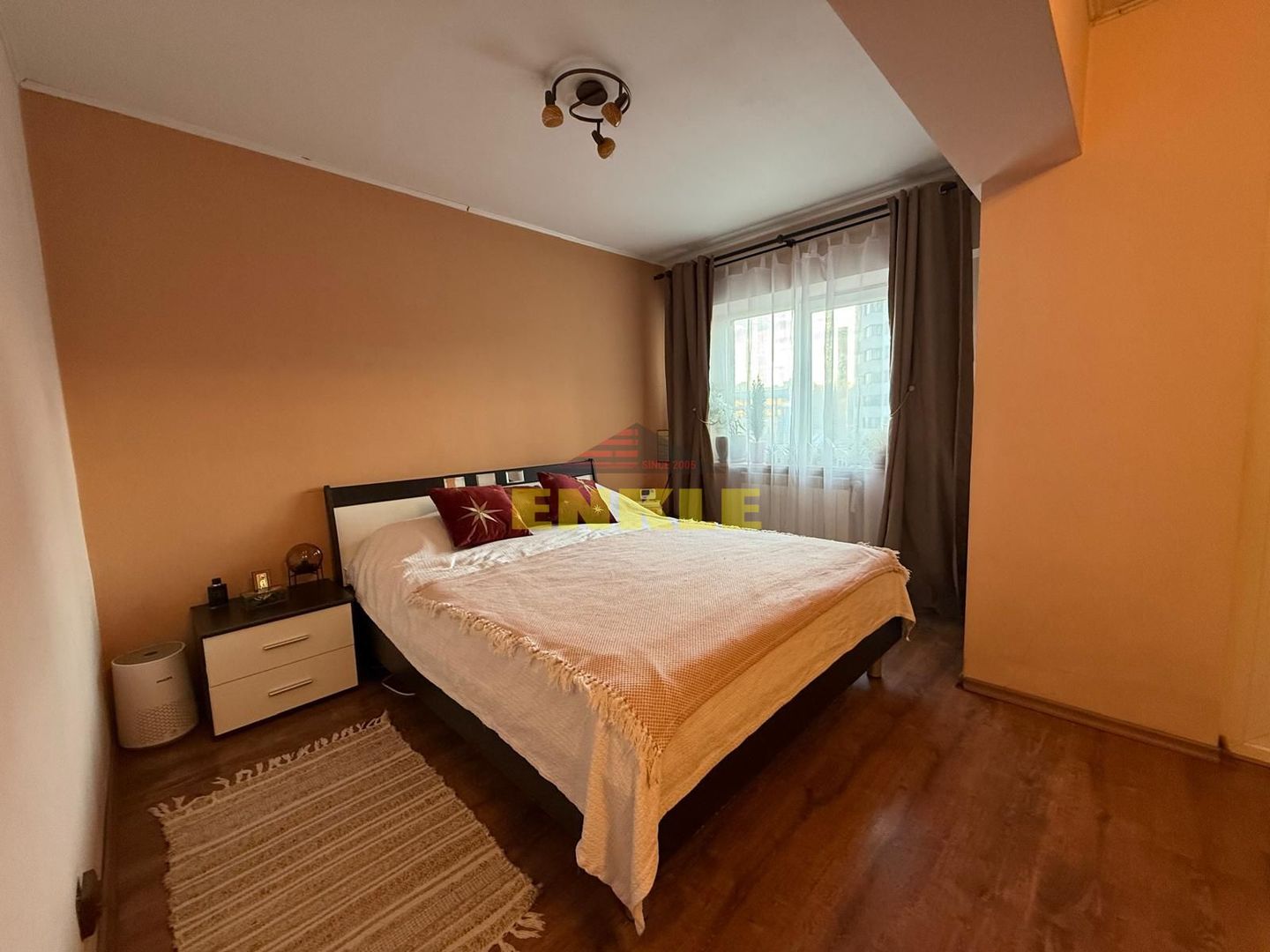 De vânzare / Închiriere – Apartament 3 camere decomandat - Poză 2