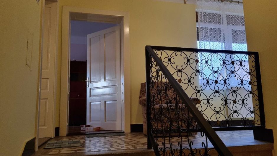 Casa centrala cu etaj - Poză 6