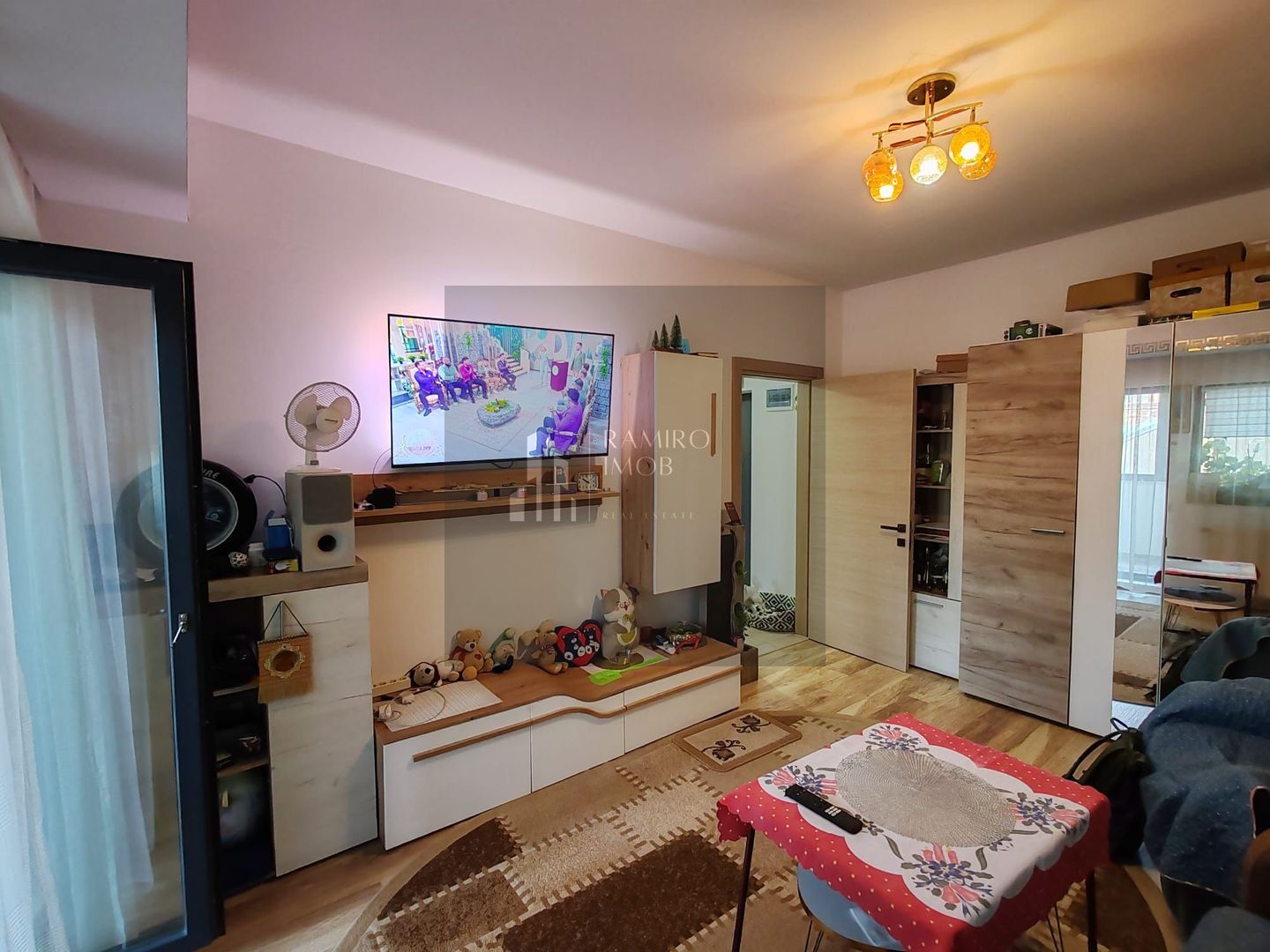 Apartament 2 camere, Sector 5, Pecineaga/Salaj, decomandat, centrala - Poză 3