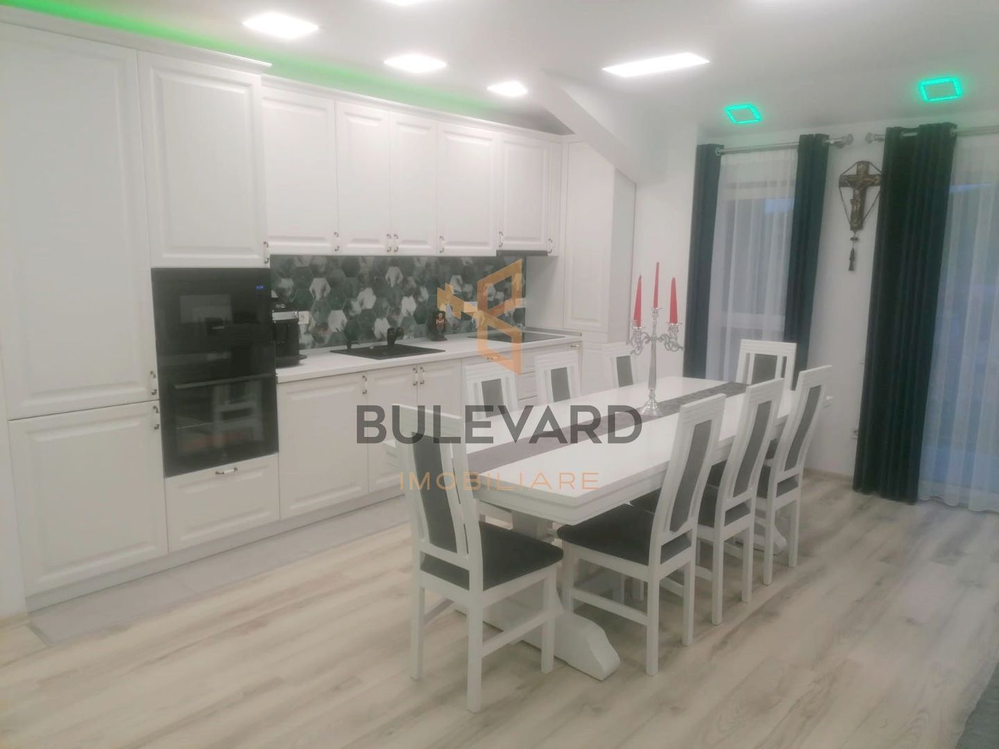 Apartament cu 3 camere + parcare subterana, zona strazii Eroilor! - Poză 1