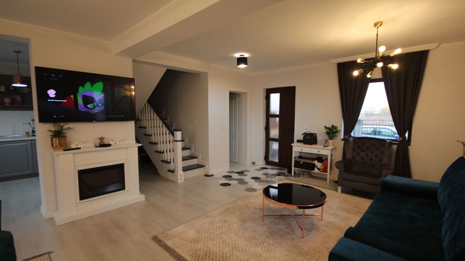 Modern si primitor - Poză 1