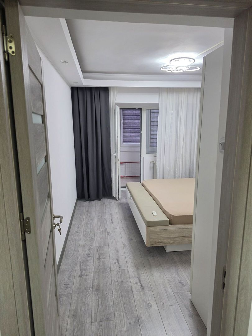 Închiriere 2 Camere Bd. Unirii, Parcare Inclusă, Renovat, 2 Balcoane - Poză 2