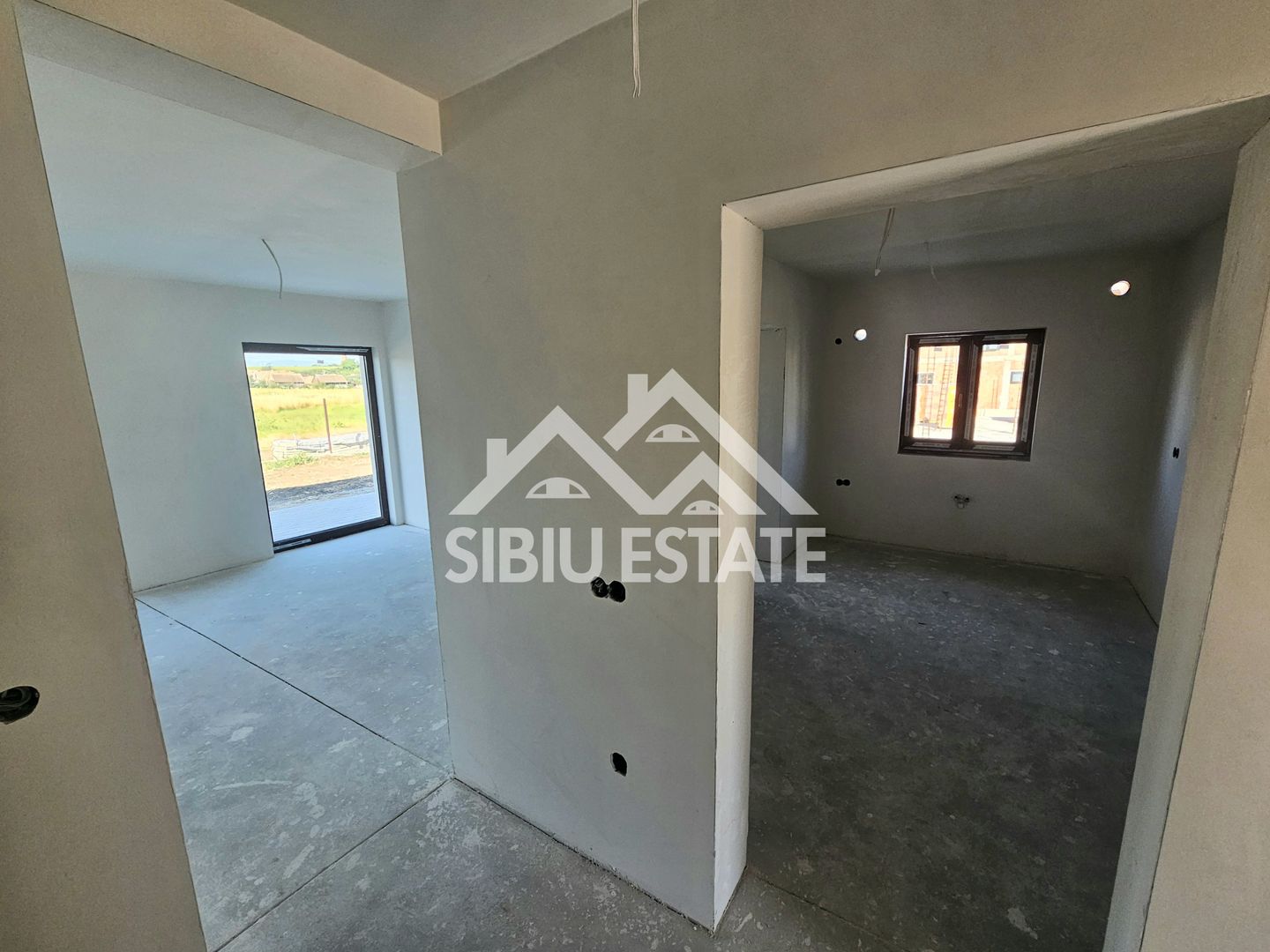 Casa noua 4 dormitoare, spatiu bun pentru familie - Poză 16