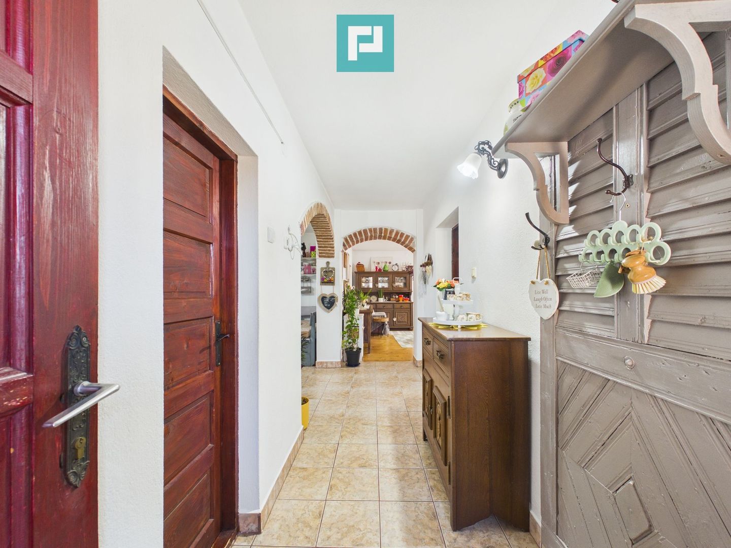 Casă cu 6 camere pe teren de 2029 mp – Miniş - Poză 9