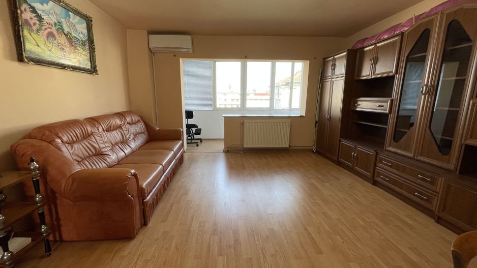 Apartament spațios cu două camere, etajul 4 cu acoperiș. - Poză 2