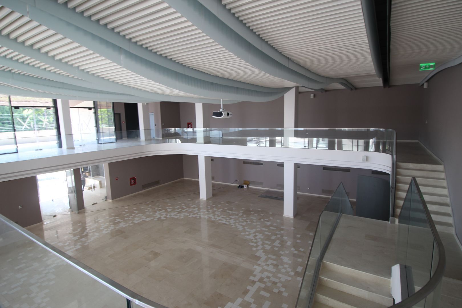 Spatiu comercial la artera pretabil showroom - Poză 5