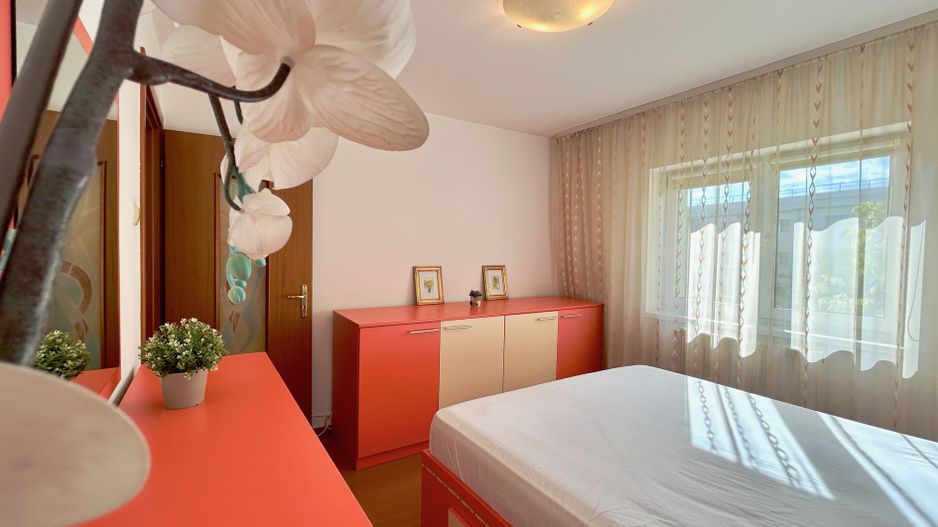 Apartament etaj intermediar, luminos, centrală proprie, fereastră la baie - Poză 4