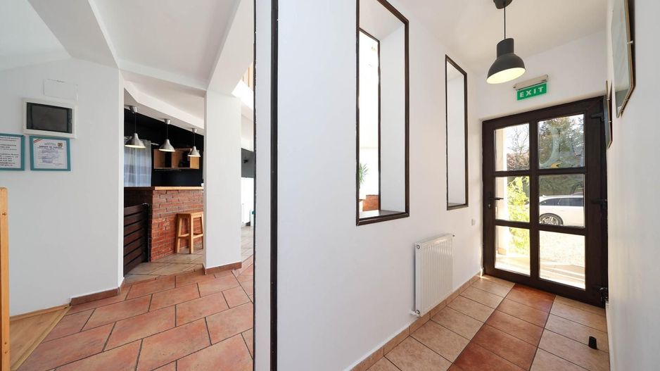 Vilă spațioasă de vânzare în Predeluț, Bran | 2000mp - Poză 14