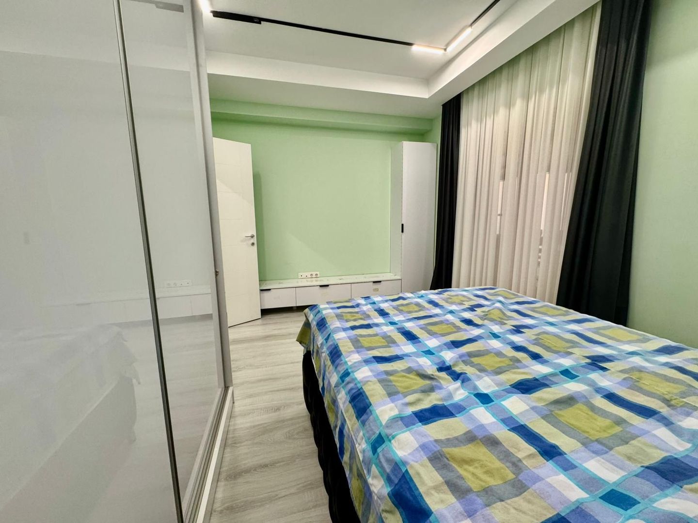 COSMOPOLIS - Apartament cu 3 camere si gradina, mobilat si utilat. - Poză 9