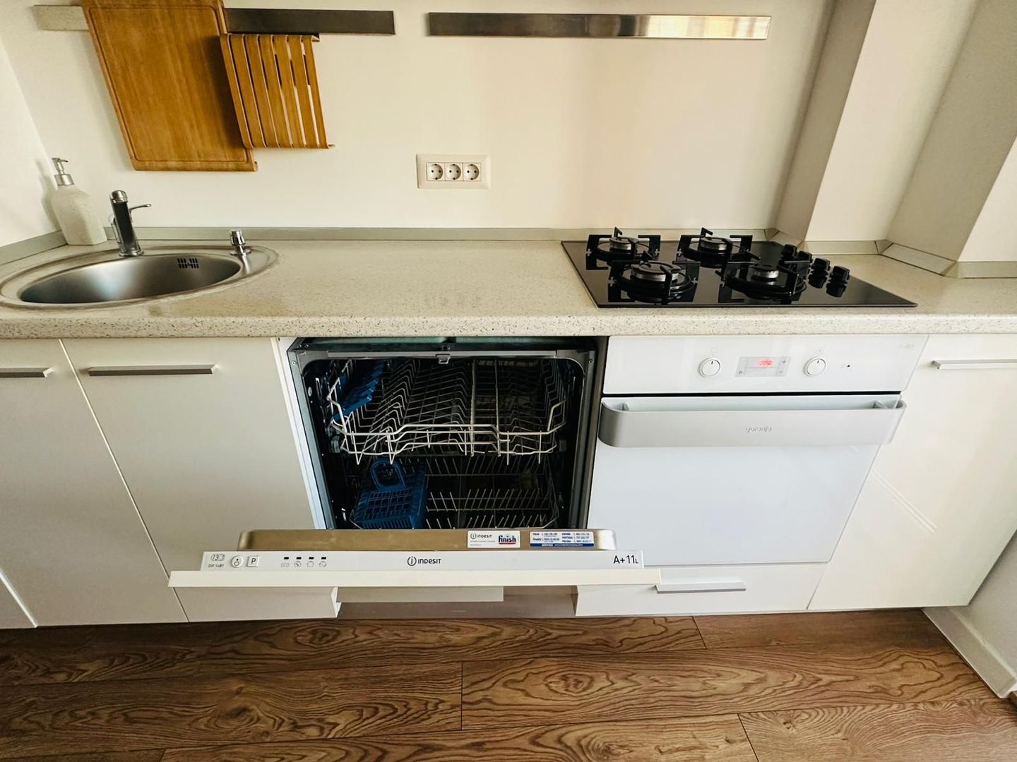 BRASADAS inchiriaza ap 3 cam etaj 9/10 Colentina. - Poză 9