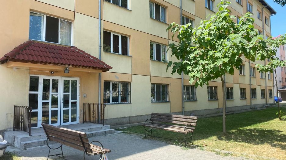 Oportunitate rară de investiție! Bloc cu 100 de garsoniere –Târgoviște - Poză 1