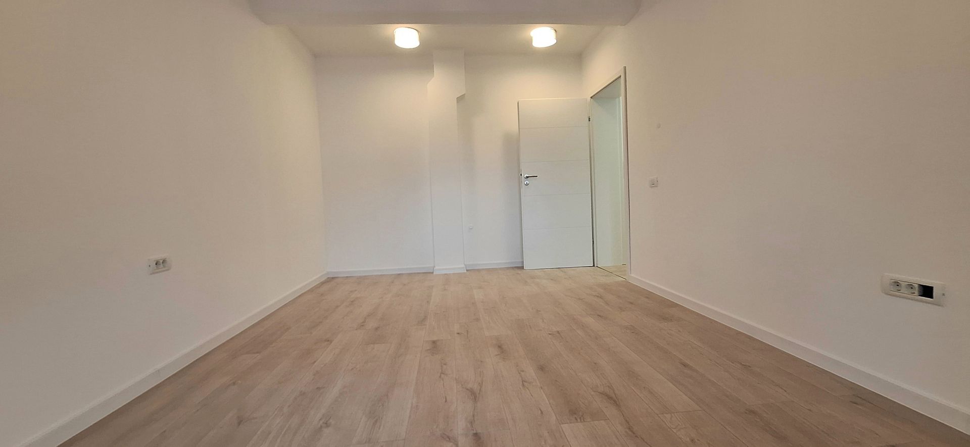 Apartament cu 3 camere si loc de parcare - Kaufland - Poză 1