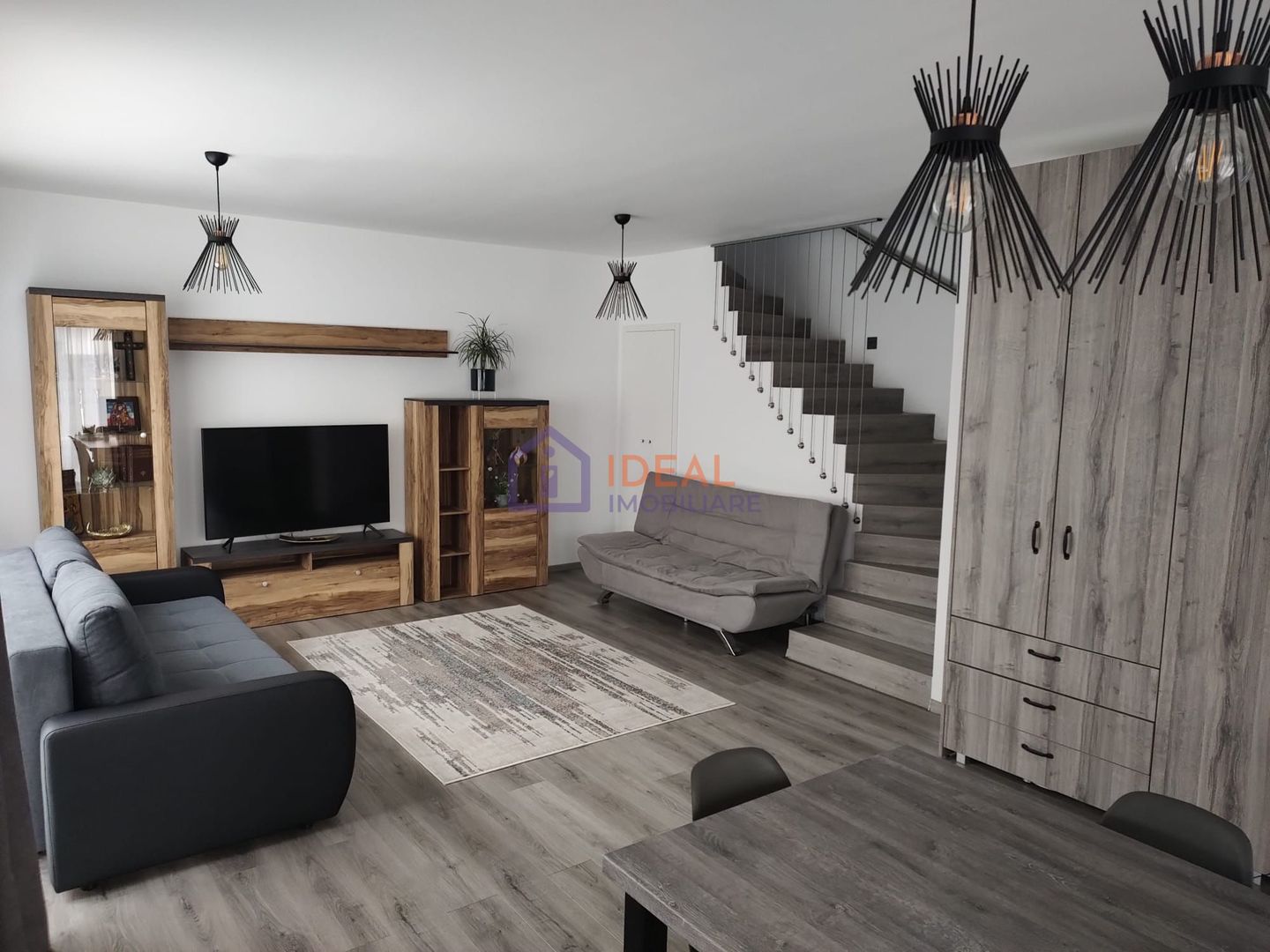 Casa Moderna  La CHEIE cu 4 camere si terasa, zona Pictor Brana - Poză 1