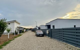 Eleganță, confort și liniște – Casă nouă în Balotești - Poză 15