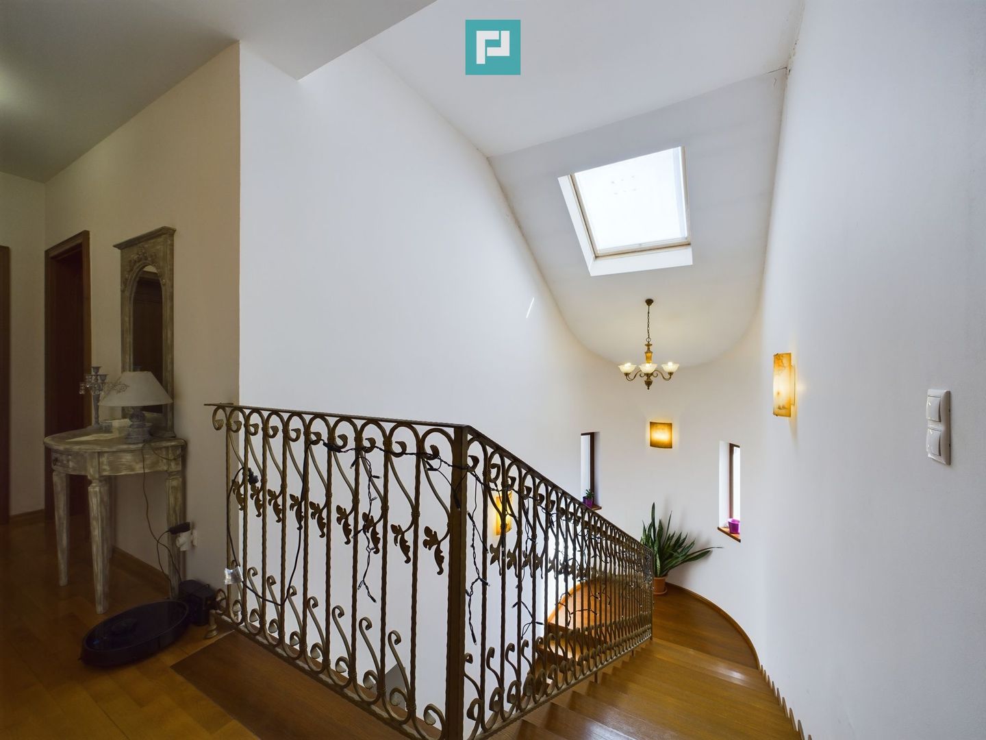 Vilă/casă cu 6 camere 400mp în Dumbrăvița - Poză 8