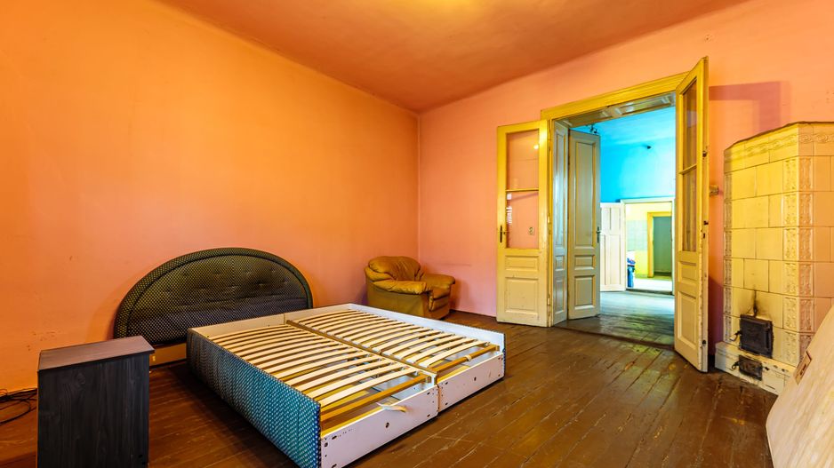 Apartament cu o curte generoasă - Poză 4