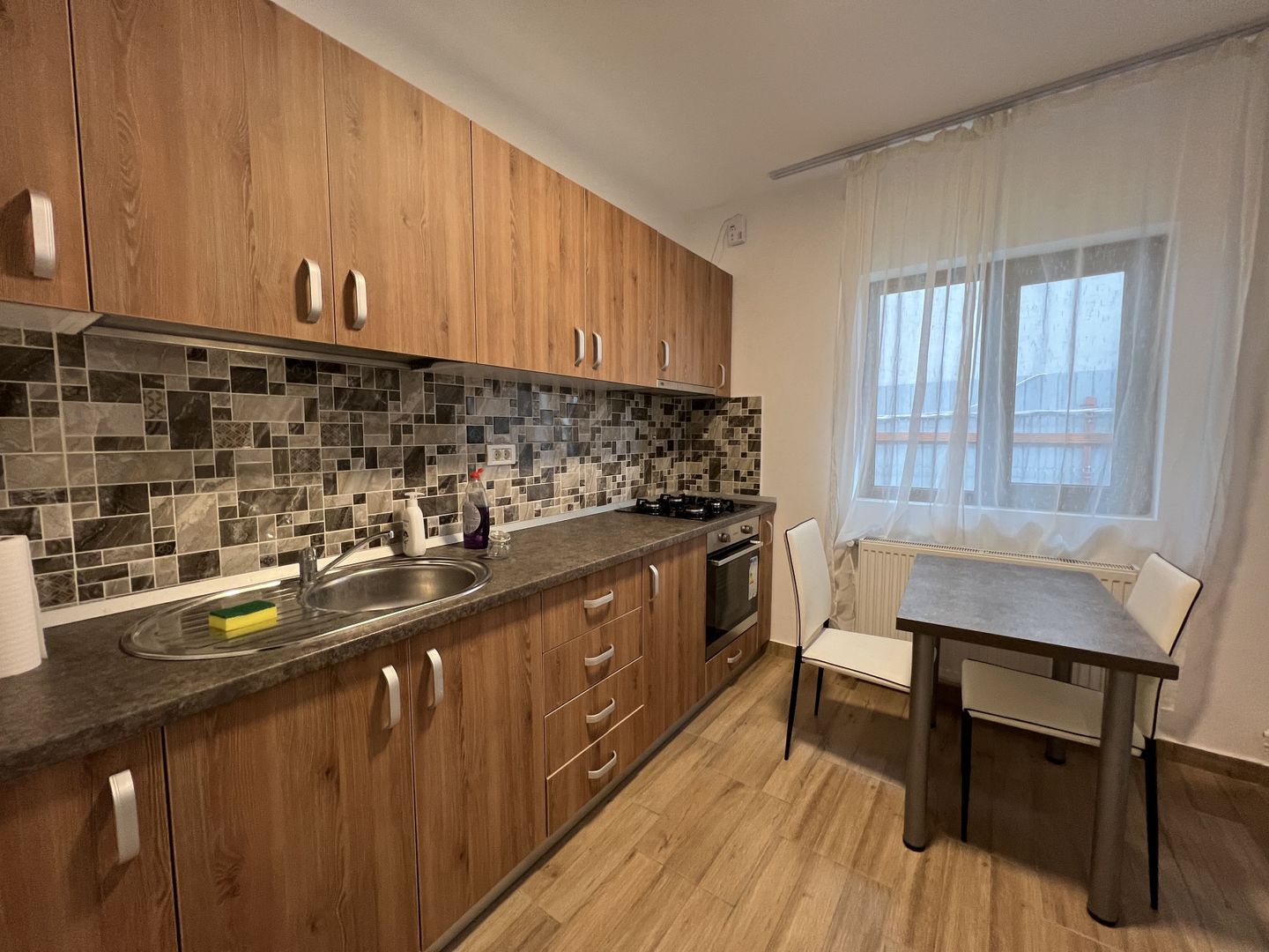 Inchiriere casa parter 3 camere la 15 min de centrul capitalei! - Poză 7