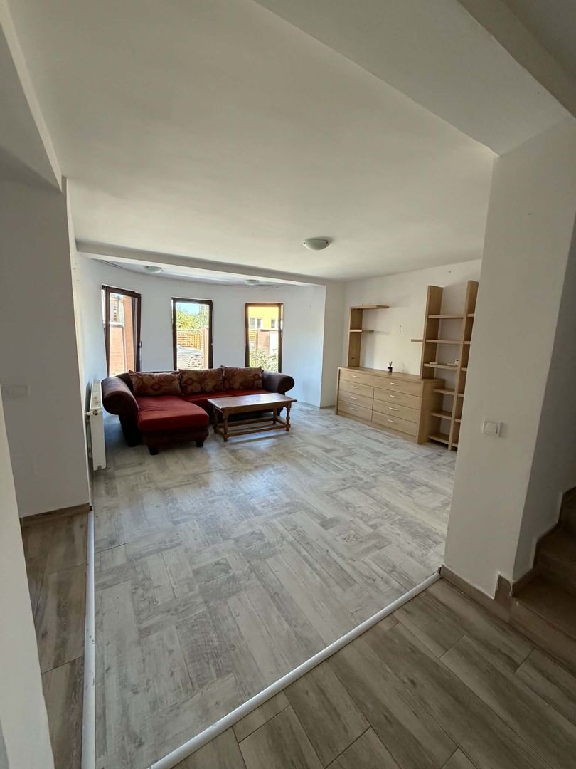 Casă de închiriat | 120 mp | 3 dormitoare | Curte + Terasă | 600 €/lun - Poză 2