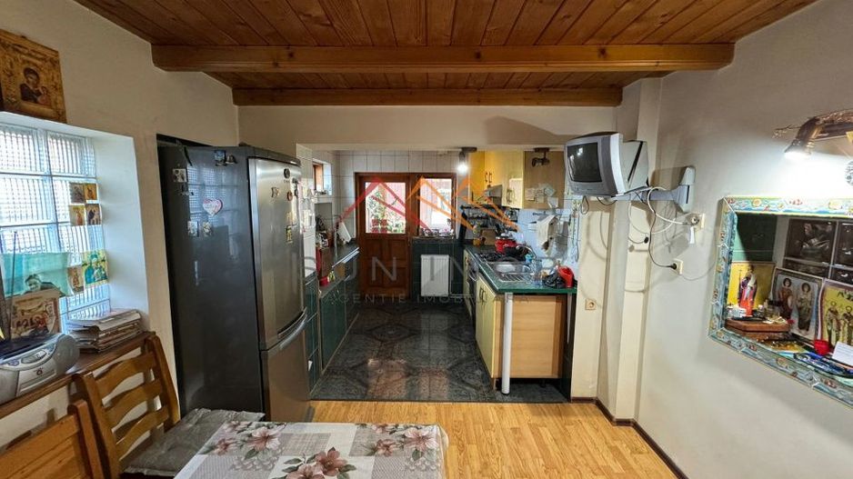 Vila de vanzare, 5 camere, garaj, 383 m2 teren, Campina - Poză 4