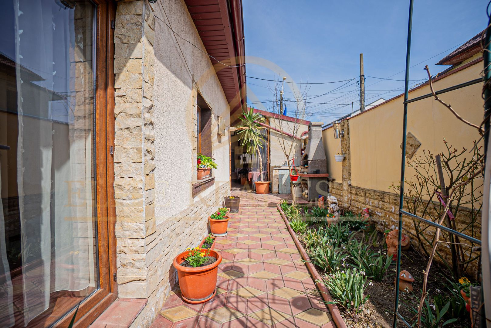 Casă cochetă în zona Anda |  Liniște, confort și intimitate - Poză 1