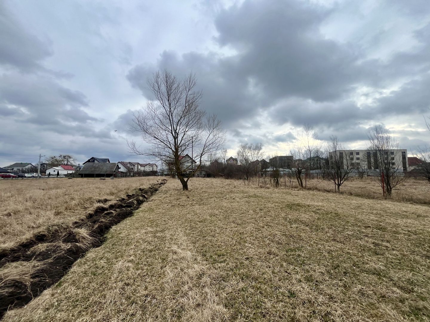 Teren Intravilan 2020 MP | Zonă Linistita | Radauti - Poză 9