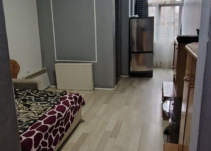 BRASADAS vinde garsoniera la etajul 1/4 pe Ostrovului. - Poză 1