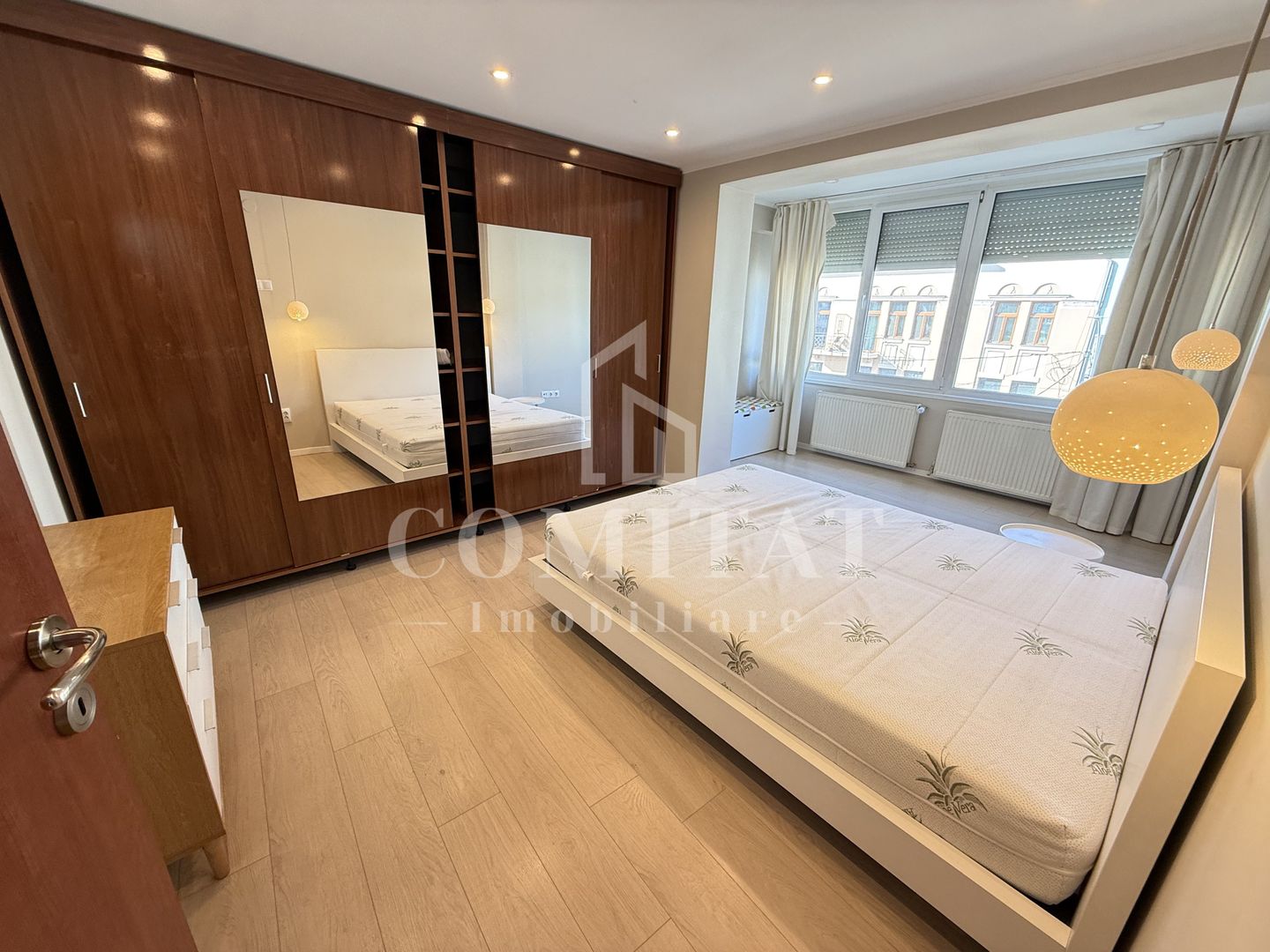 Apartament 2 camere | La cheie | Zonă ultracentrală-Piața M. Viteazul - Poză 1