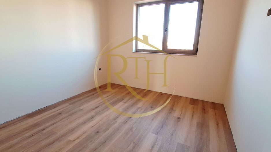 Oferim spre vanzare casa-duplex cu 4 camere si 3 bai situata in Giroc - Poză 14