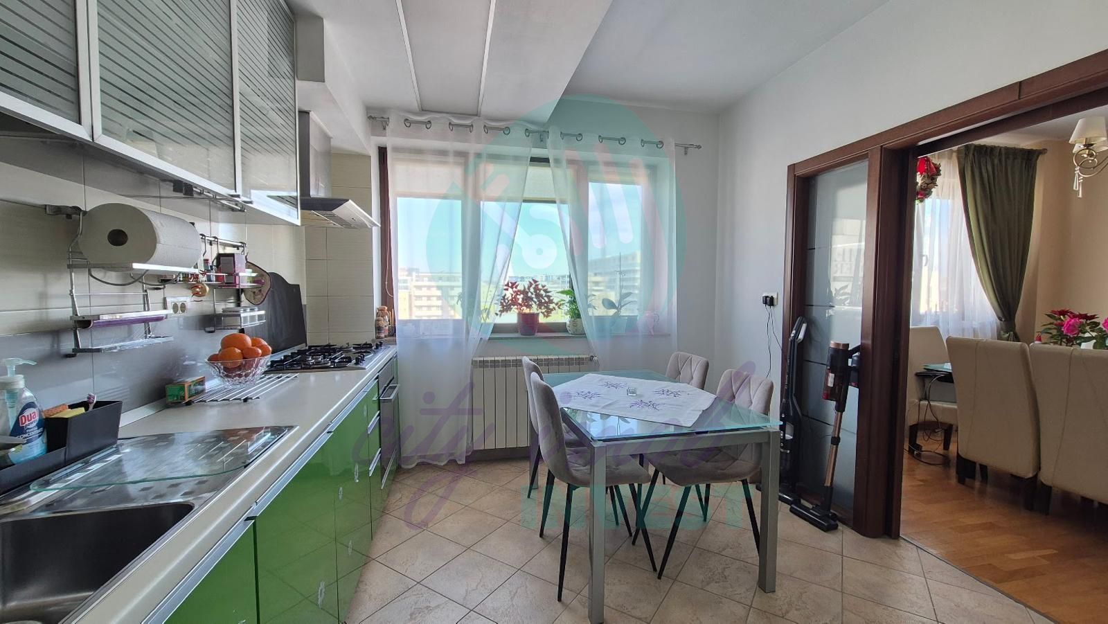 Apartament 4 camere cu garaj - Poză 8