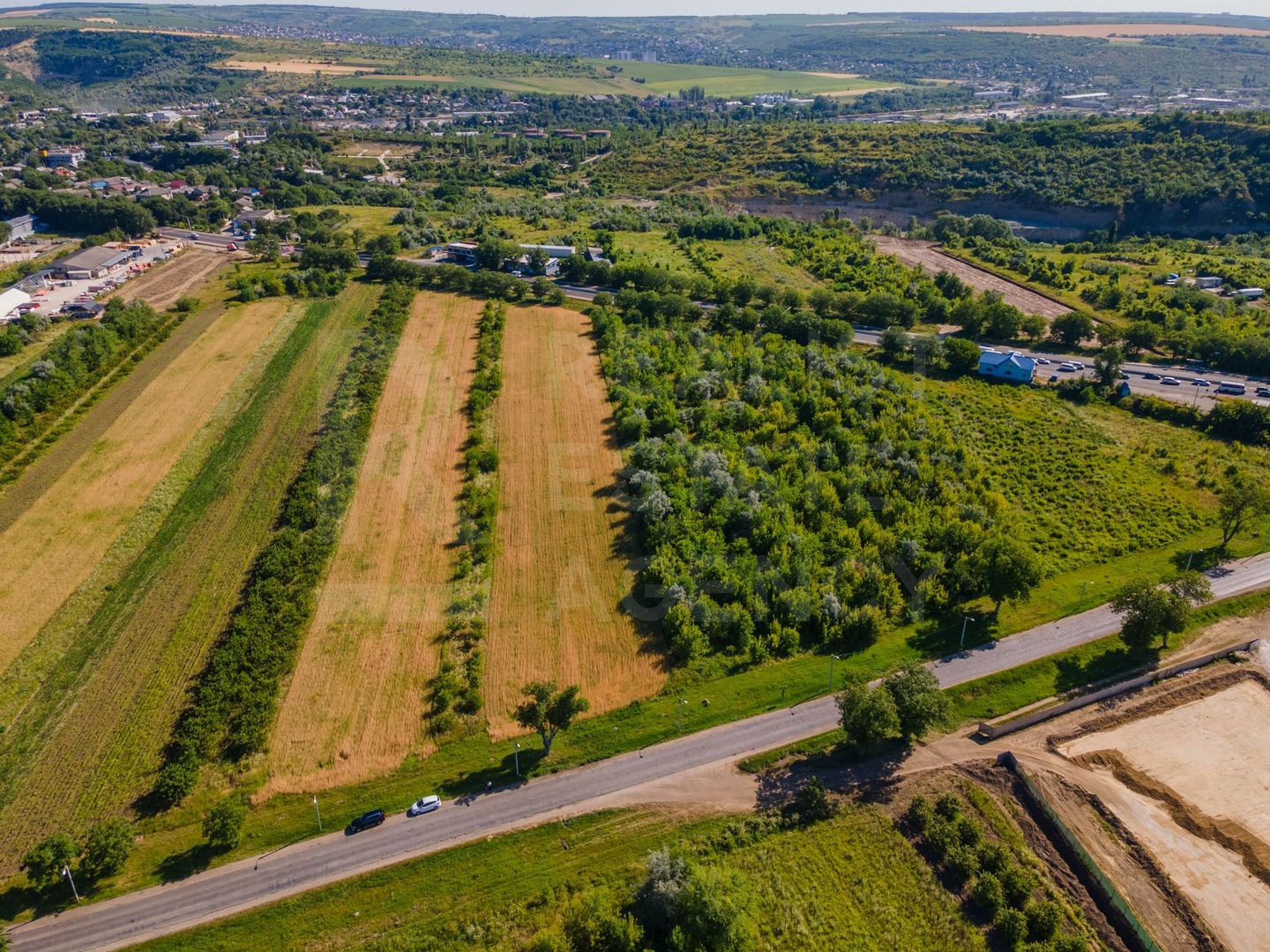 Vânzare teren, 0,8 ha, traseul Chisinau - Truseni - Poză 2