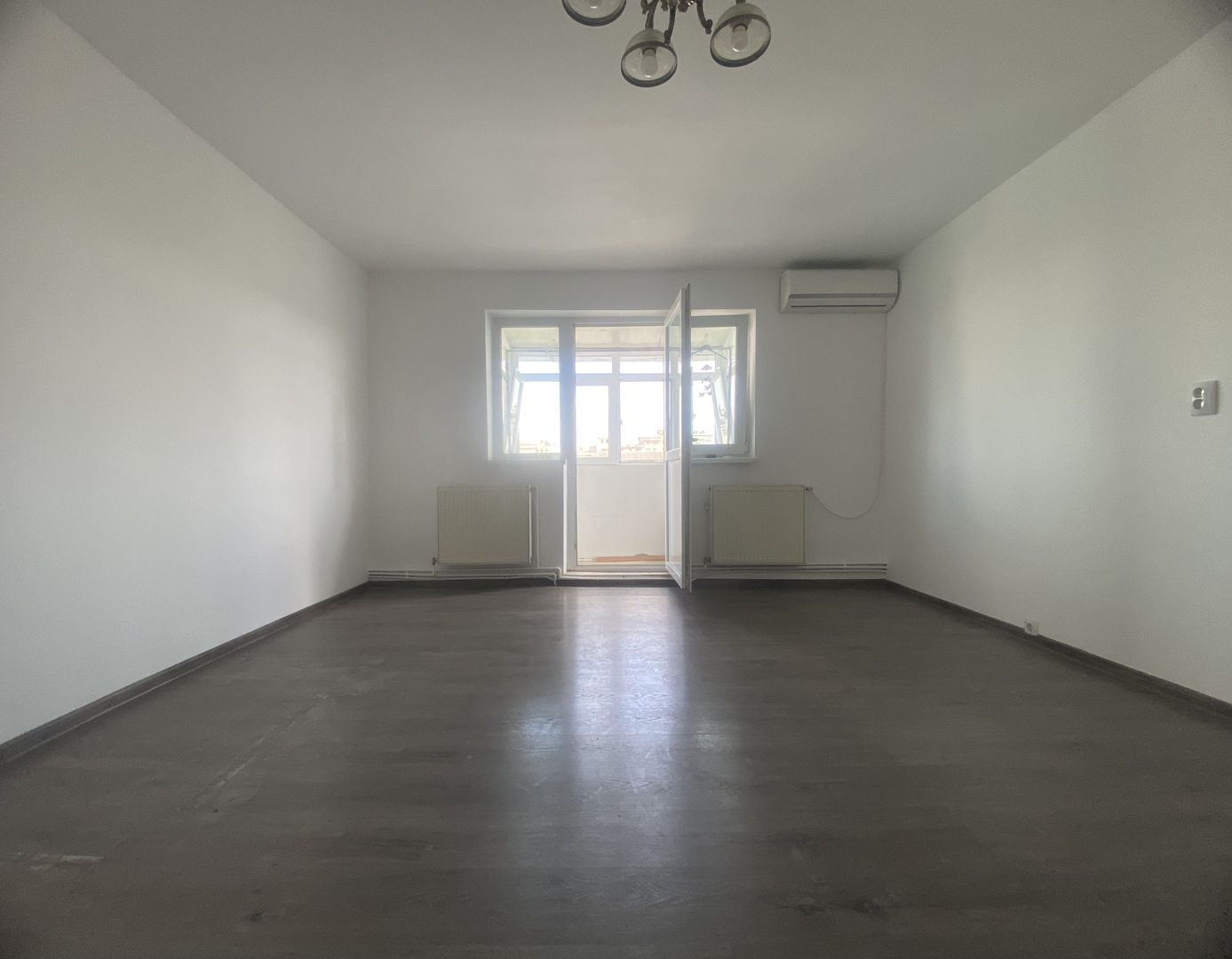 Camere spatioase!Vanzare apartament cu 2 camere, Targoviste - Micro 11 - Poză 1