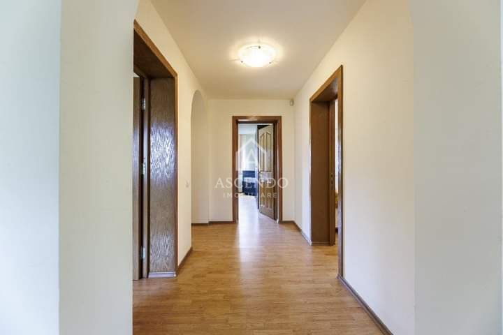 Vilă cu vedere panoramică în Breaza – Ideală pentru vacanță sau investiție - Poză 9