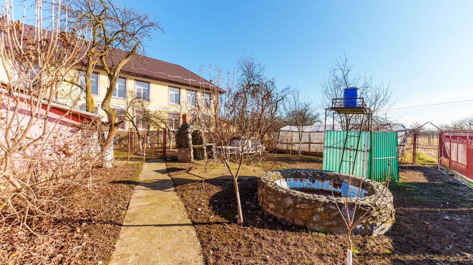 Casă deosebită, în centrul localității Târnova - Poză 12