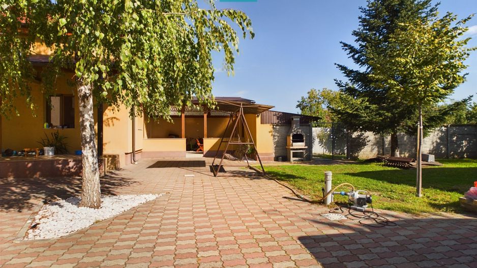 Vilă cu teren generos în Pârneava - Poză 14