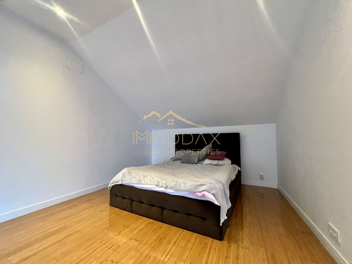 Casa **8 camere** // Domenii - Poză 14