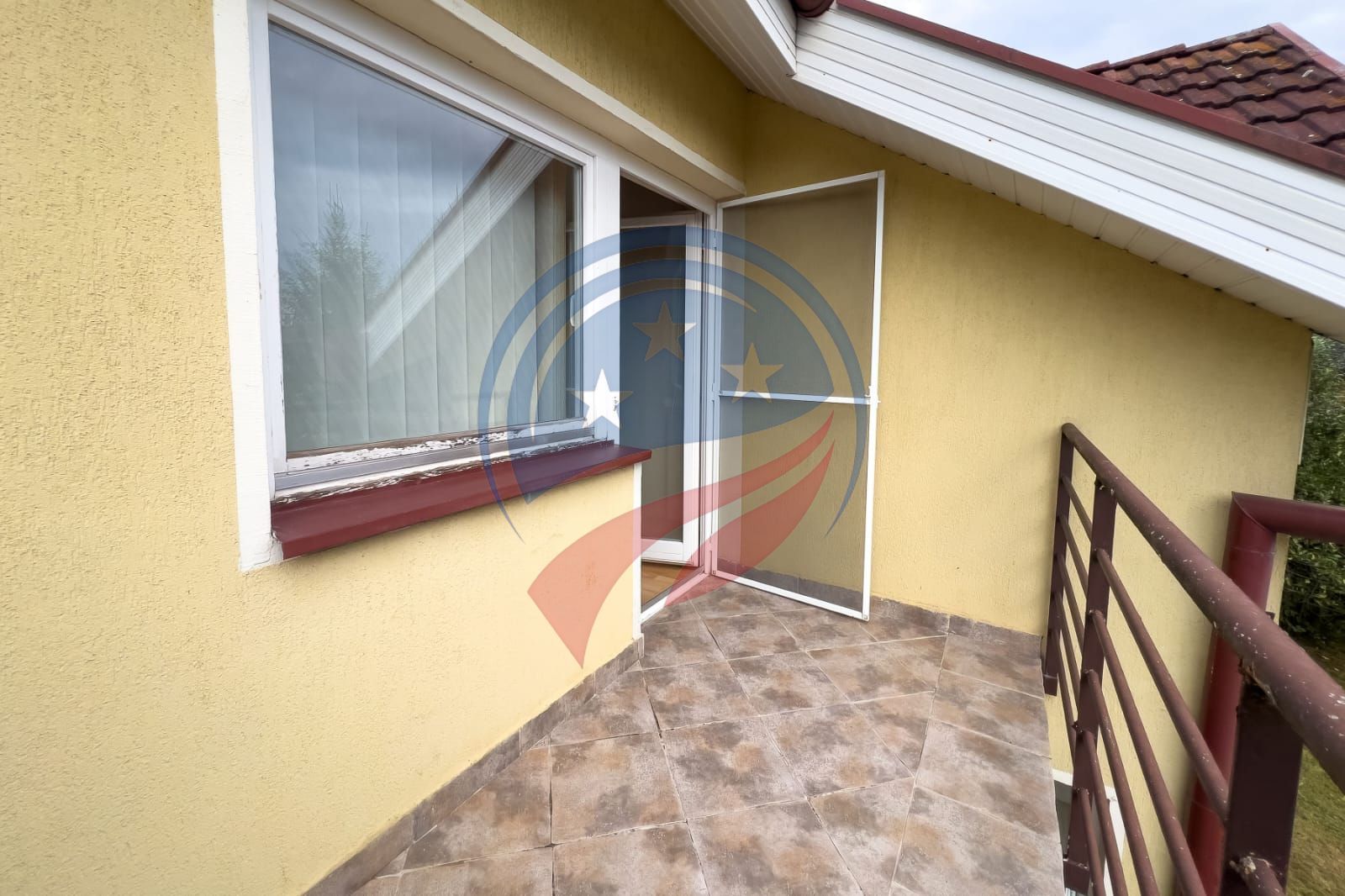 Vila superba cu cinci camere zona centrala - Poză 23