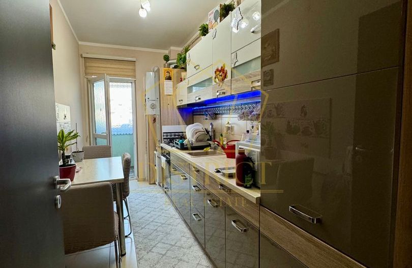 Apartament cu 3 camere mobilat si utilat la parter in Giroc la asfalt. - Poză 11