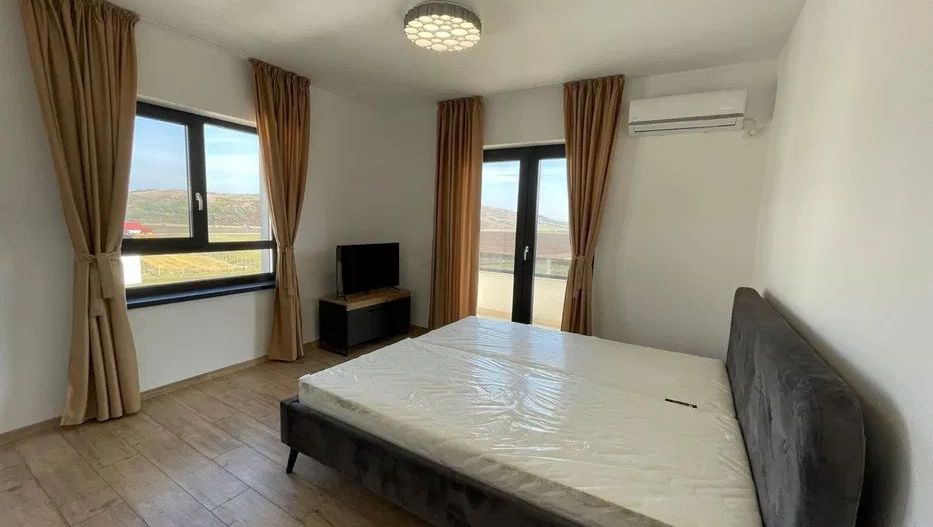 Penthouse de închiriat – 120 mp utili + terasă de 60 mp la 650 euro - Poză 6