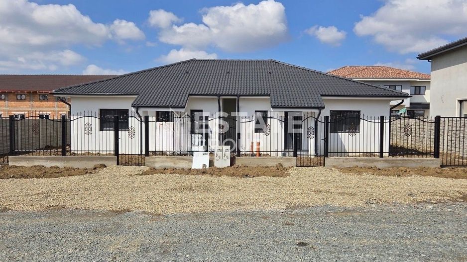 Duplex cu 3 camere despartit prin camera tehnica in Mosnita Noua - Poză 1