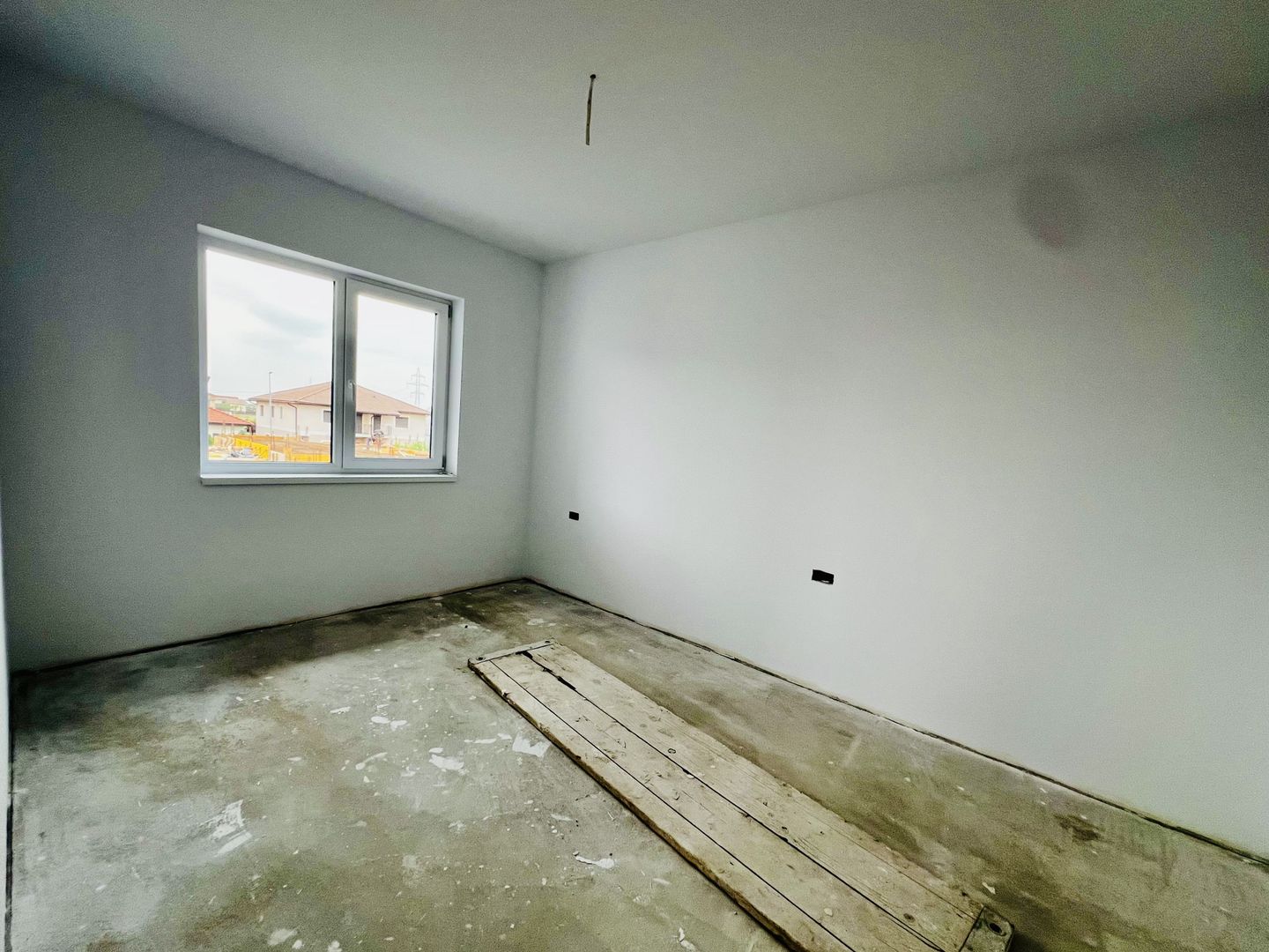 Duplex nou cu 5 camere despartit prin garaj - Dumbravita - Poză 14