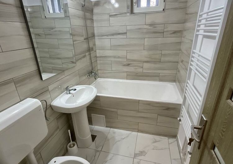 BRASADAS vinde ap 2 cam central etaj 3/4. - Poză 7