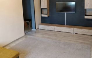 Apartament cu patru camere, zona Florilor-Craiter 80 mp