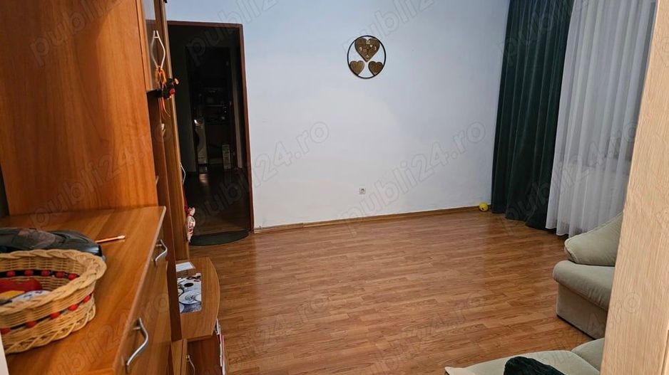 BRASADAS vinde ap 3 cam etaj 4/4. - Poză 1