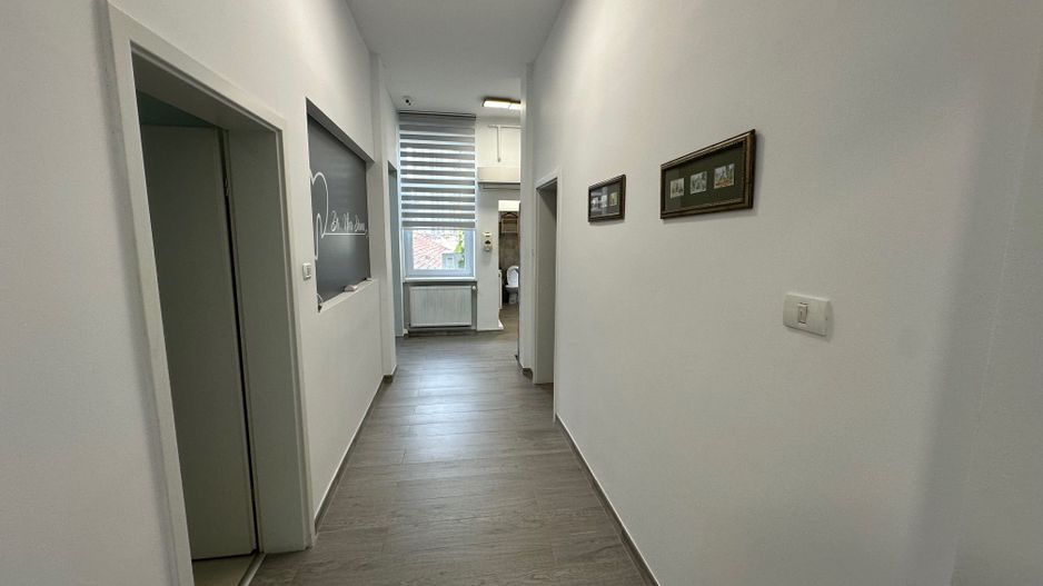 Apartament  4 camere în clădire istorica transformat în SAD - Poză 16