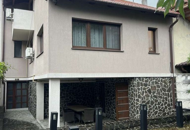 Vand casa semicentrala zona stadionului Olimpia - Poză 11